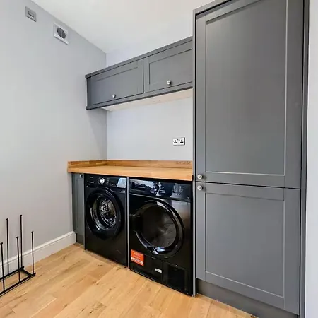 Holiday home Luxury Chapel - Hot Tub - Dog Friendly - Sleeps 10 *