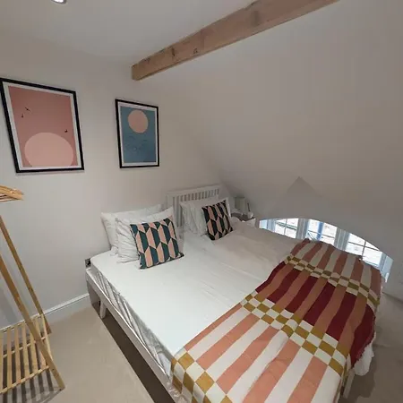 Luxury Chapel - Hot Tub - Dog Friendly - Sleeps 10 *