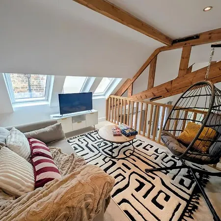 Holiday home Luxury Chapel - Hot Tub - Dog Friendly - Sleeps 10 *
