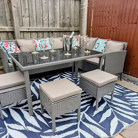 Luxury Chapel - Hot Tub - Dog Friendly - Sleeps 10 Bedale