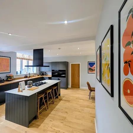 Holiday home Luxury Chapel - Hot Tub - Dog Friendly - Sleeps 10